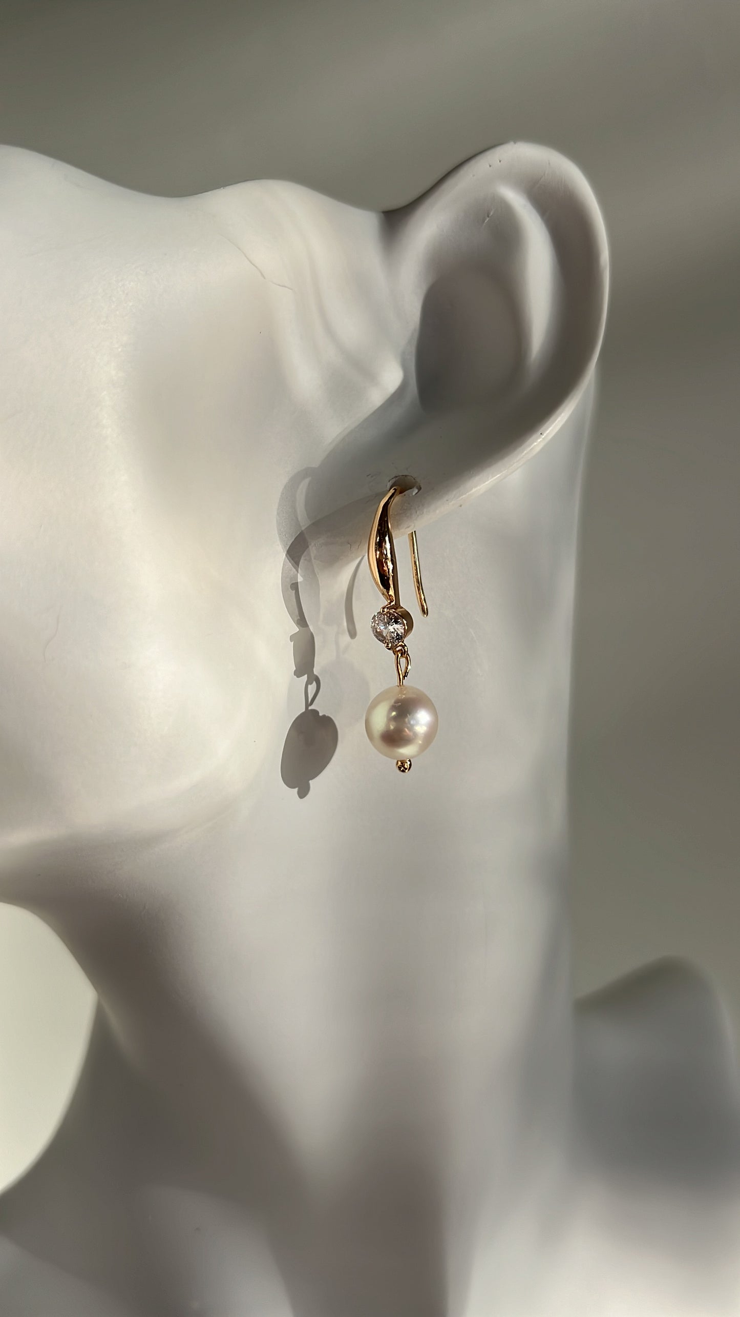 Bright • Earrings • Pearl & 18K Gold Plated