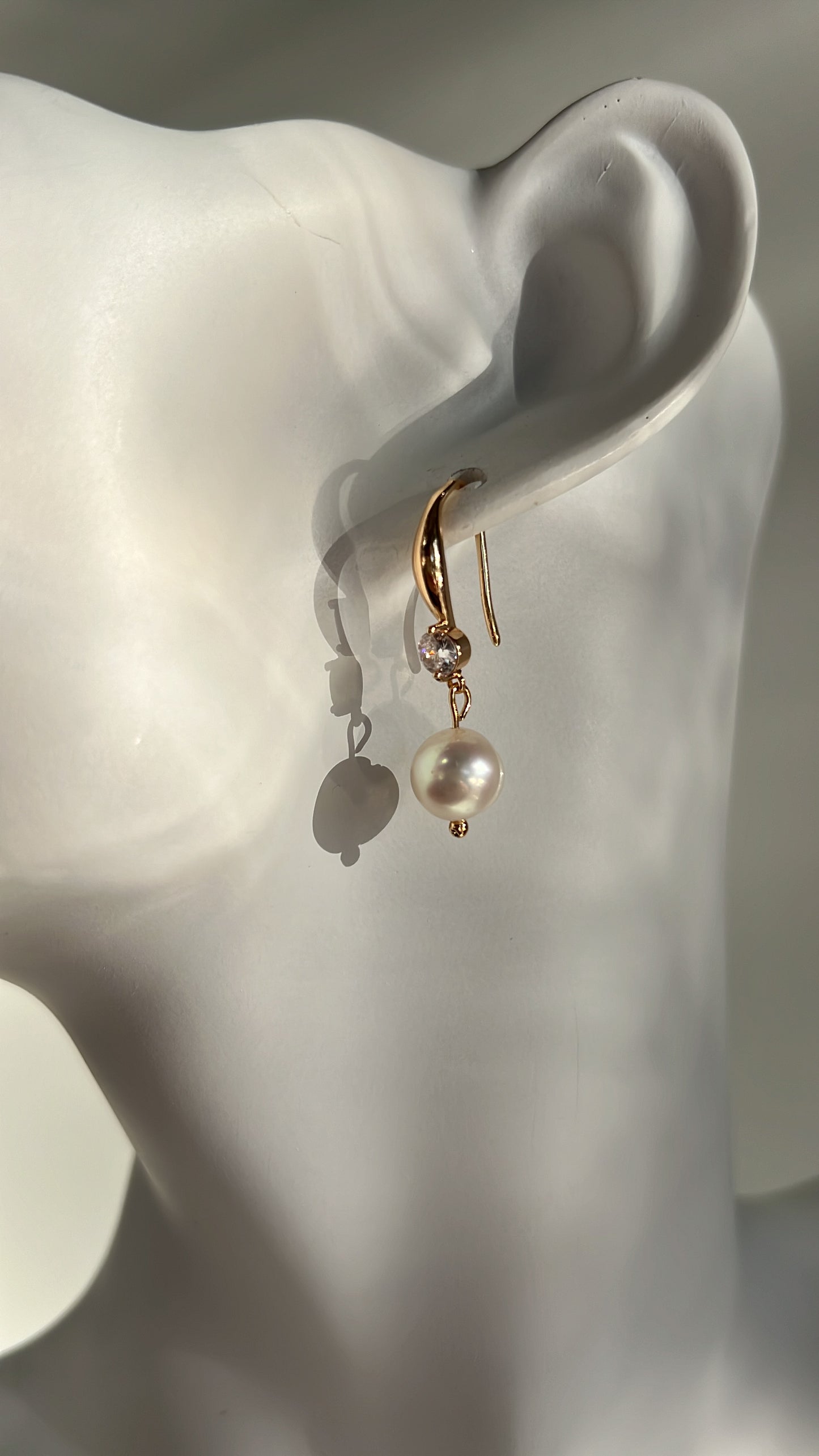 Bright • Earrings • Pearl & 18K Gold Plated