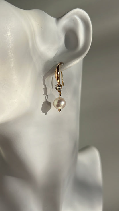 Bright • Earrings • Pearl & 18K Gold Plated