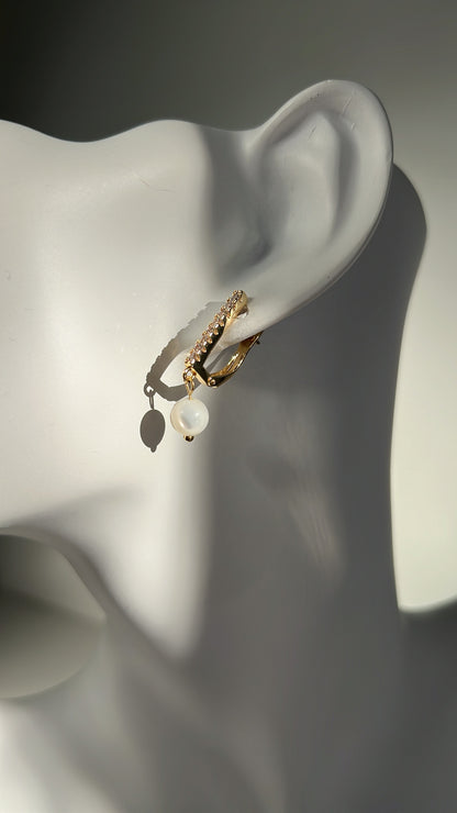 White Shell • 18K Gold plated